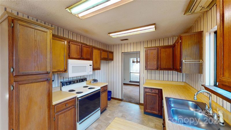 7524 Eastbourne Rd, Charlotte, NC 28227