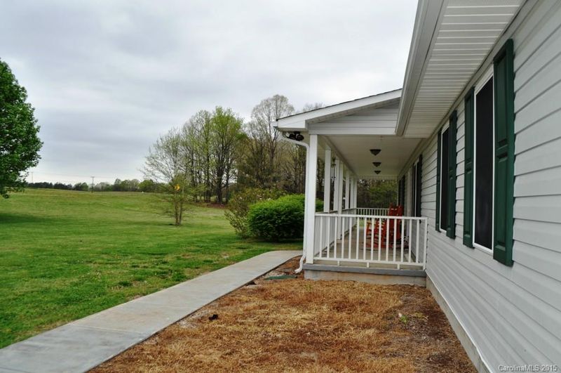 133 Chief Thomas Rd, Harmony, NC 28634