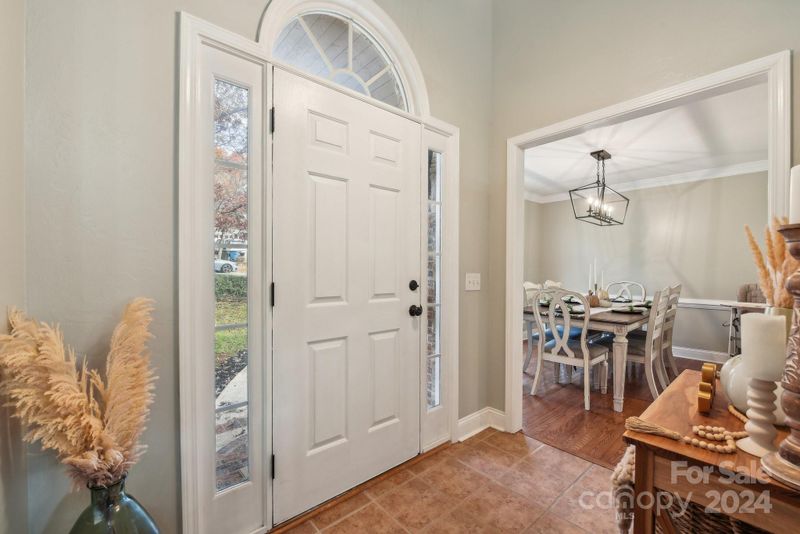 818 17th Avenue Dr SE, Hickory, NC 28602