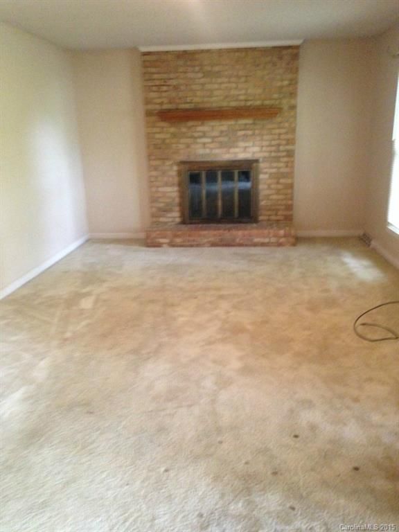 212 Crestview Dr, Lincolnton, NC 28092