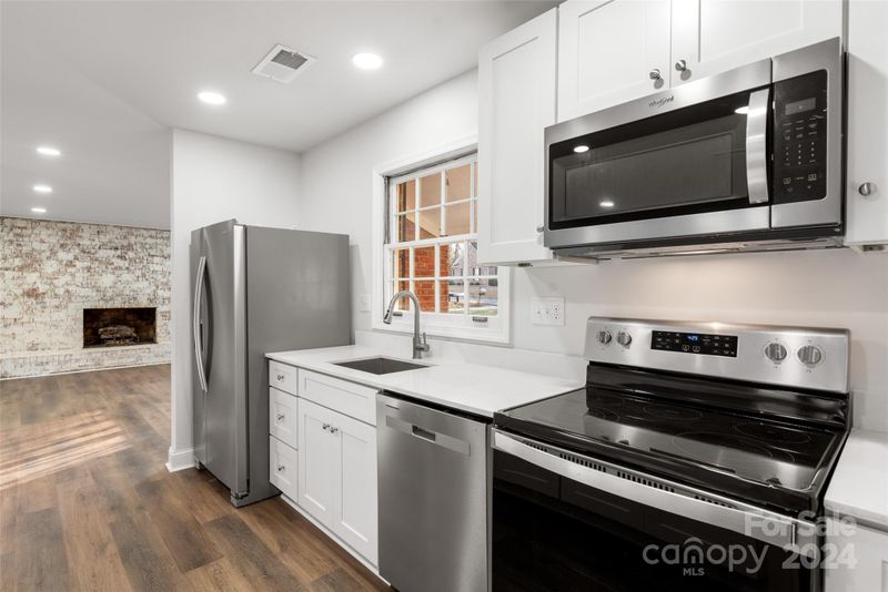 140 Summerlea Dr, Charlotte, NC 28214