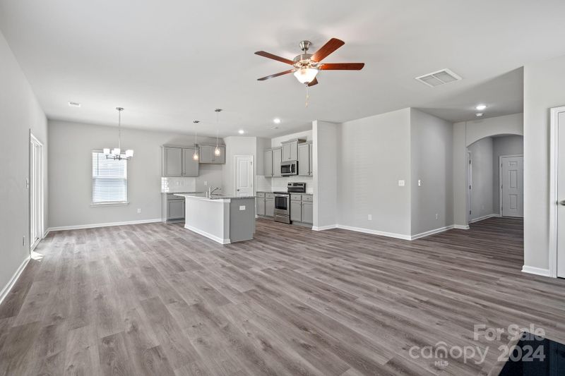 8216 Stonemere Ln, Charlotte, NC 28215