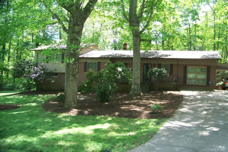 909 8th Ave SW, Conover, NC 28613