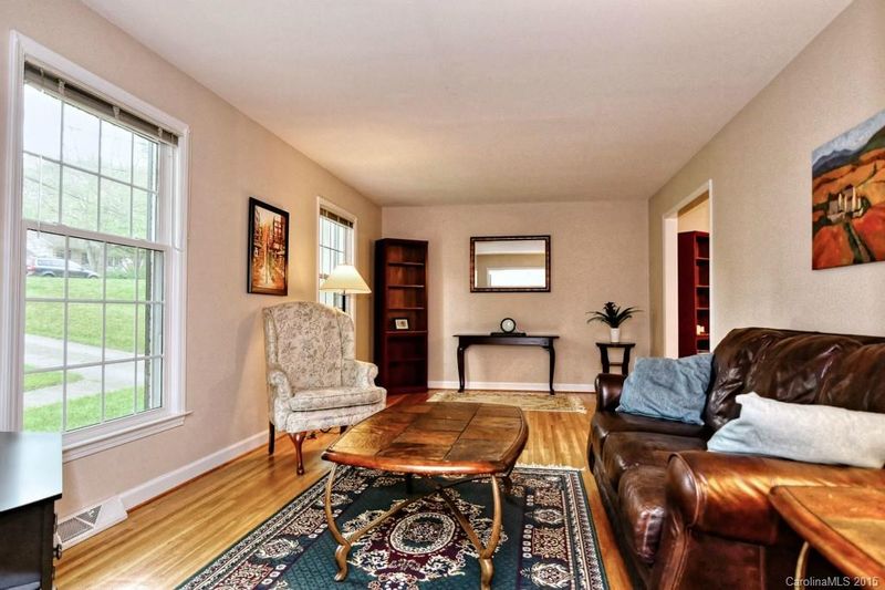 2416 Red Barn Ln, Charlotte, NC 28210