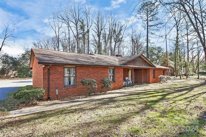 1902 W Sugar Creek Rd, Charlotte, NC 28262