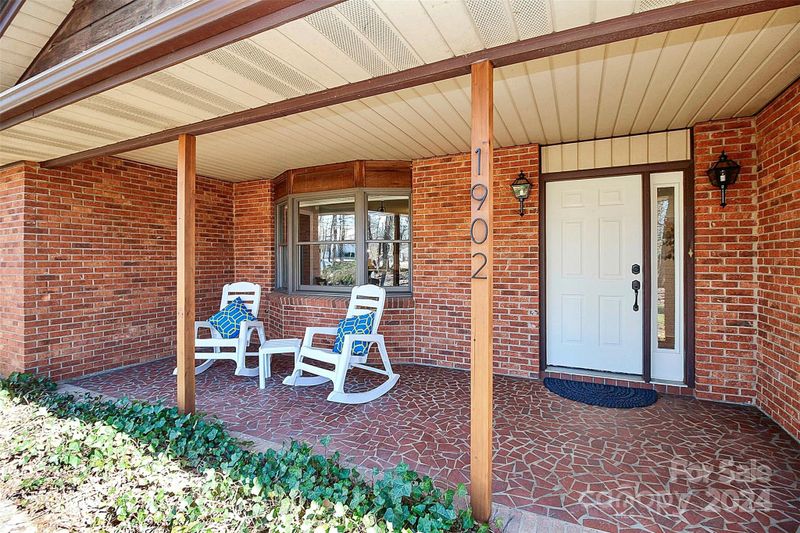 1902 W Sugar Creek Rd, Charlotte, NC 28262