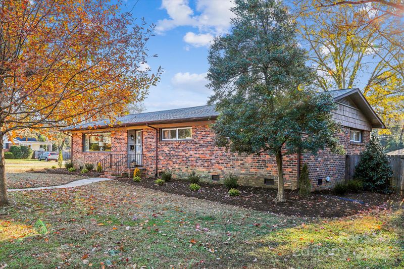 5001 Currituck Dr, Charlotte, NC 28210