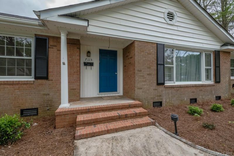 7115 Rockledge Dr, Charlotte, NC 28210