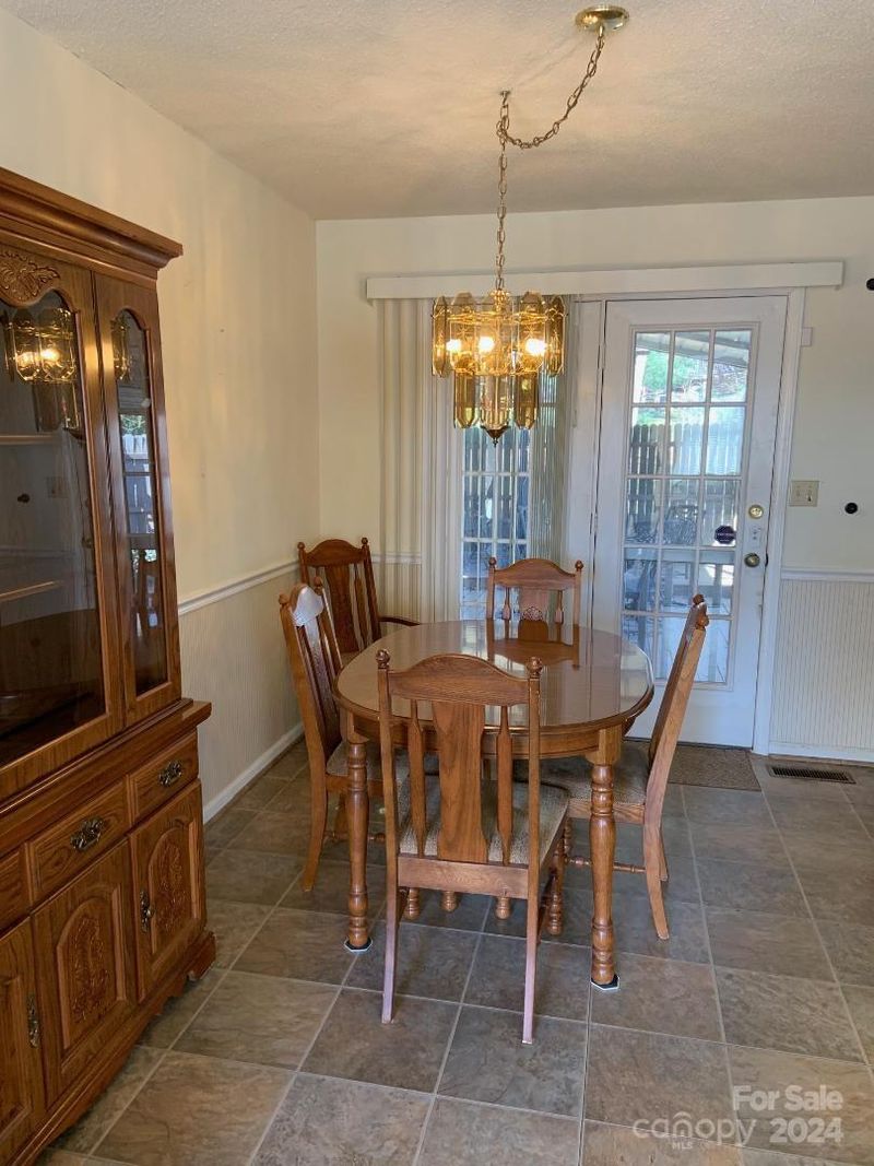 2206 5th Ave NW, Hickory, NC 28601