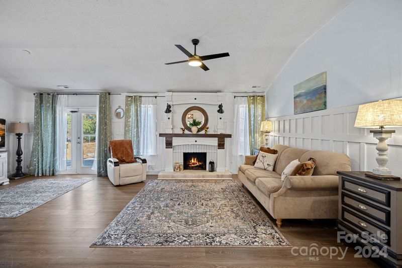 12128 Robins Nest Ln, Charlotte, NC 28269