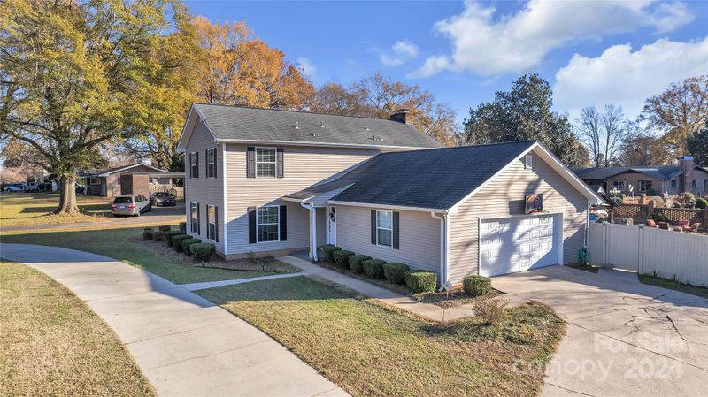 475 16th Ave NW, Hickory, NC 28601