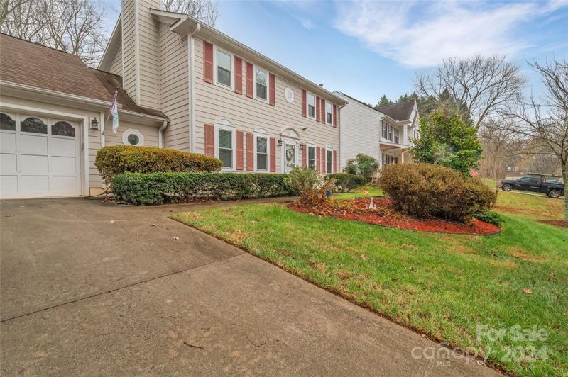 6918 Loretta Pl, Charlotte, NC 28215