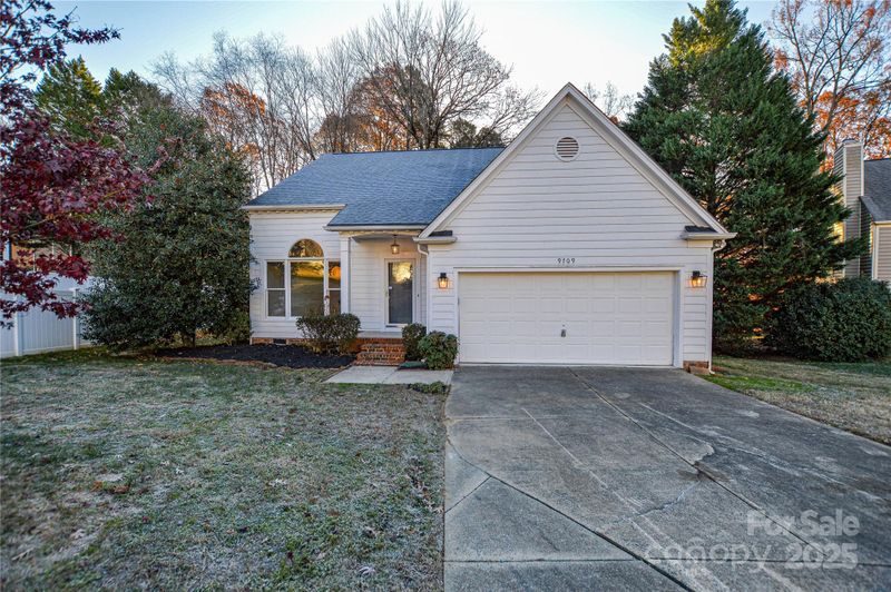 9709 Calpher Ct, Matthews, NC 28105