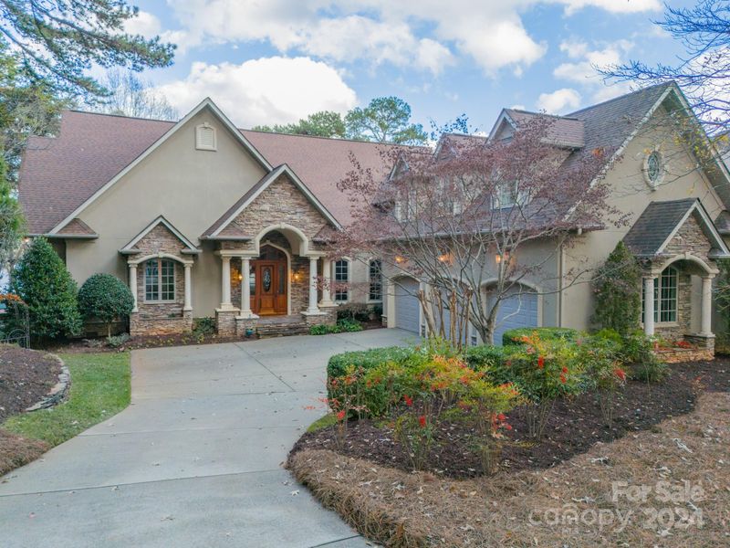 8215 Buena Vista Dr, Denver, NC 28037