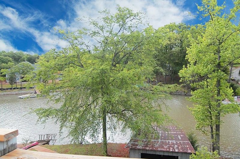 6570 Baker Ln, Lake Wylie, SC 29710