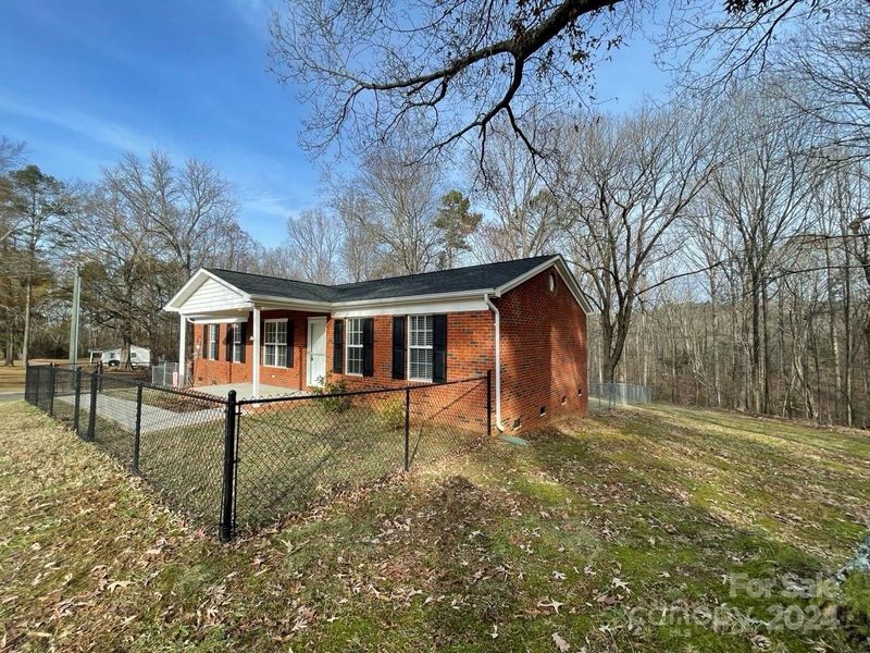 563 Old Camden Monroe Hw, Lancaster, SC 29720