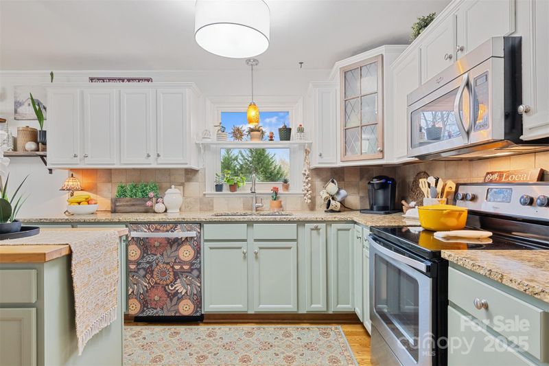 663 14th Ave NW, Hickory, NC 28601