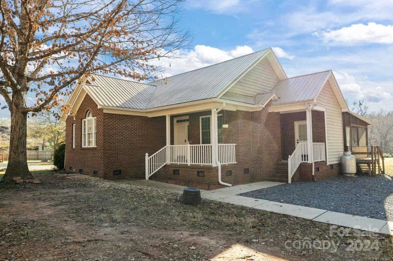 5881 Hidden Oaks Ln, Clover, SC 29710