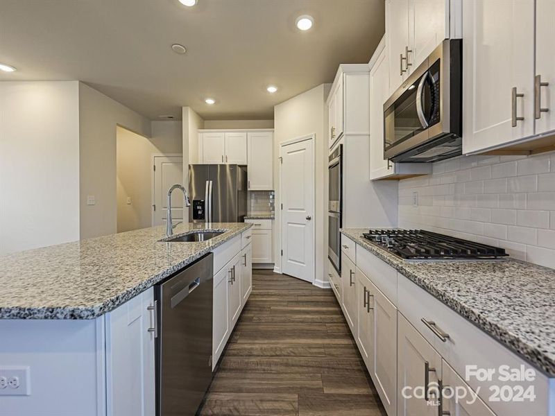 329 Cranford Dr, Pineville, NC 28134
