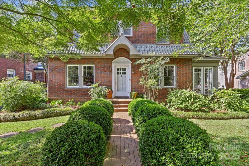 243 Ridgewood Ave, Charlotte, NC 28209