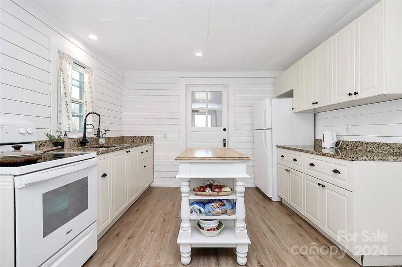 296 Vance Dr NE, Concord, NC 28025