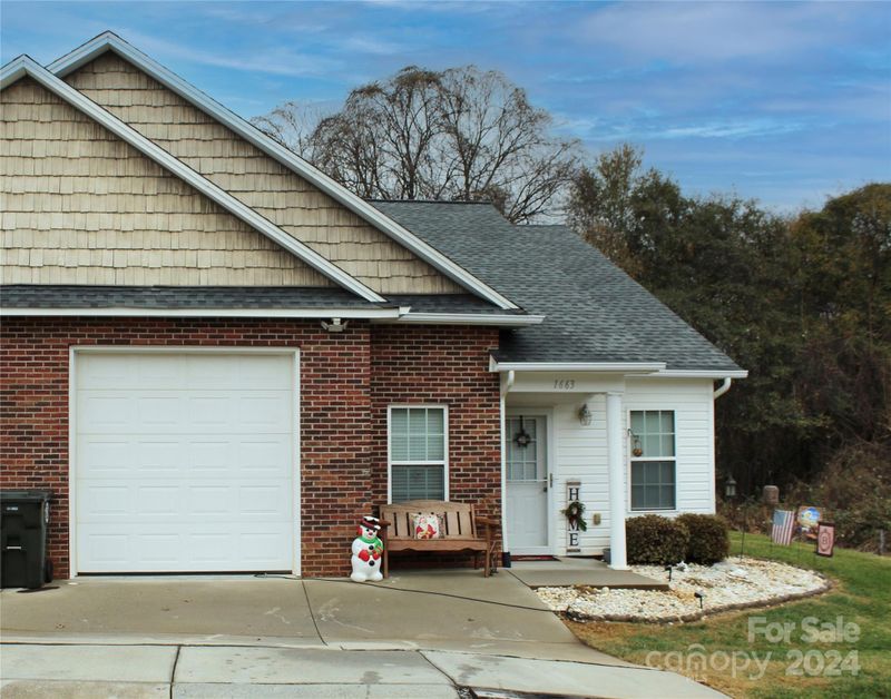 1663 Golden Cedar Ln, Newton, NC 28658