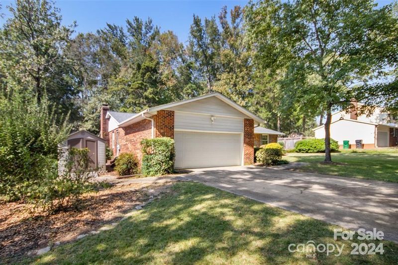 6100 Carpenter Dr, Charlotte, NC 28226