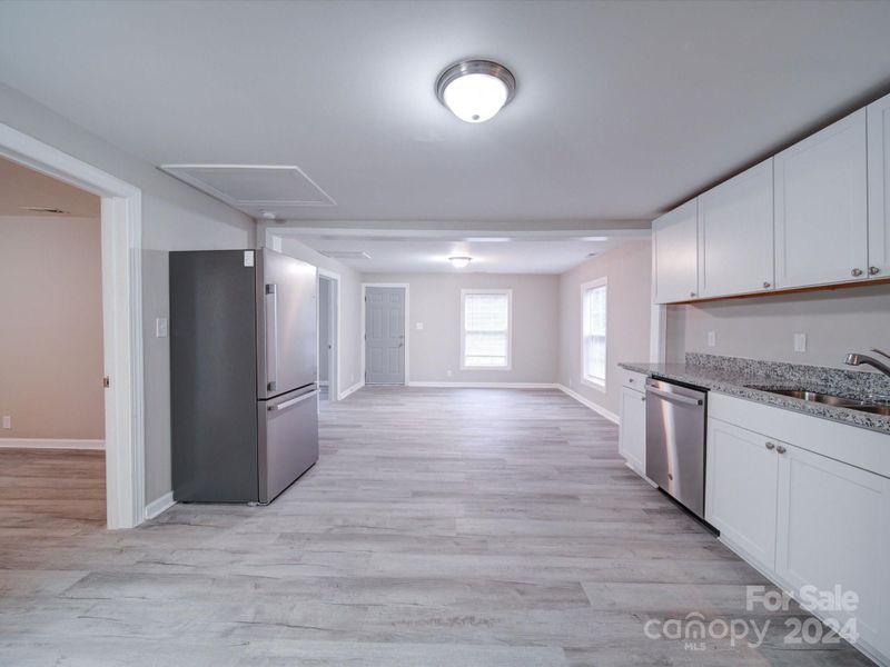 208 Oakland Dr, Lowell, NC 28098