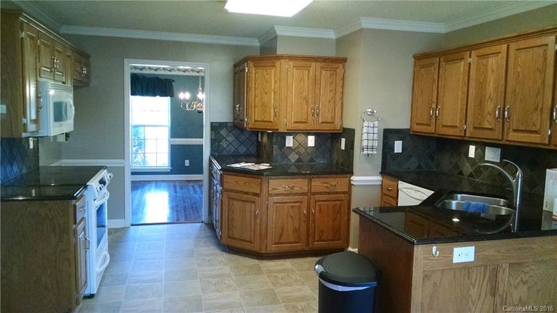 1258 Hawthorne Dr, Indian Trail, NC 28079
