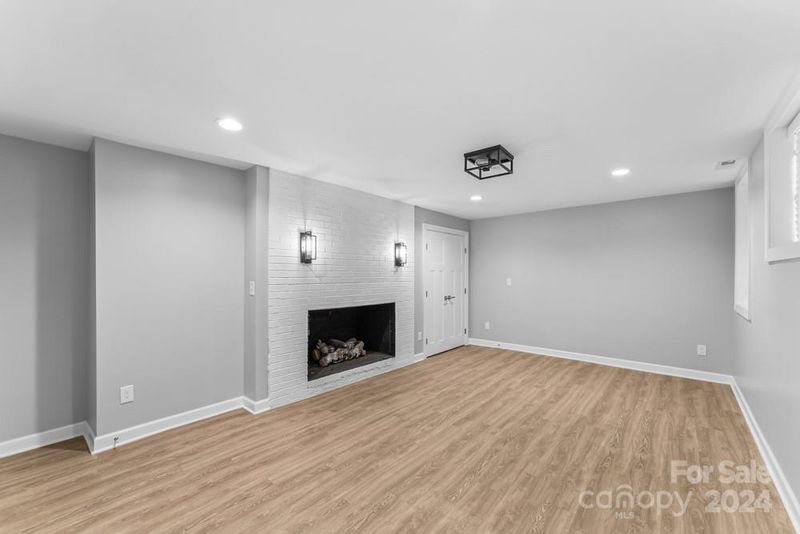 1221 27th Ave NE, Hickory, NC 28601