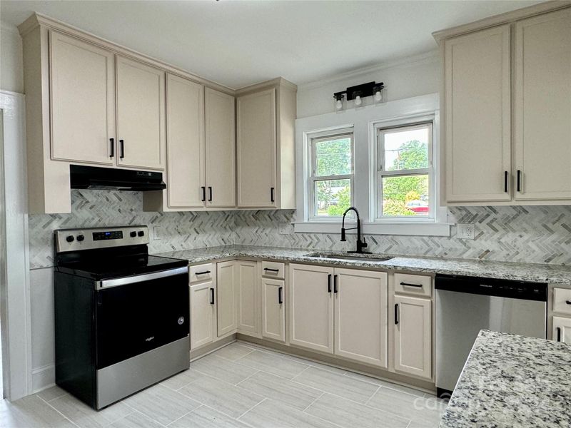 1201 Central Dr, Kannapolis, NC 28083