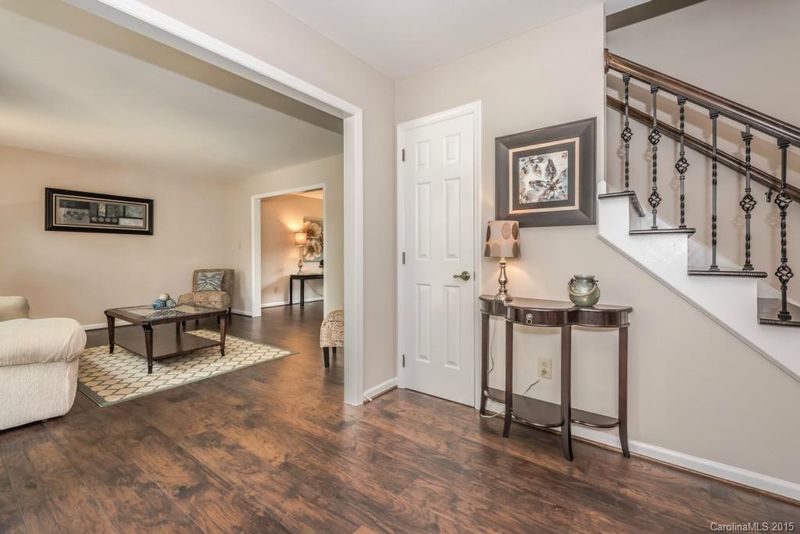 2910 Thorn Tree Ct, Charlotte, NC 28210