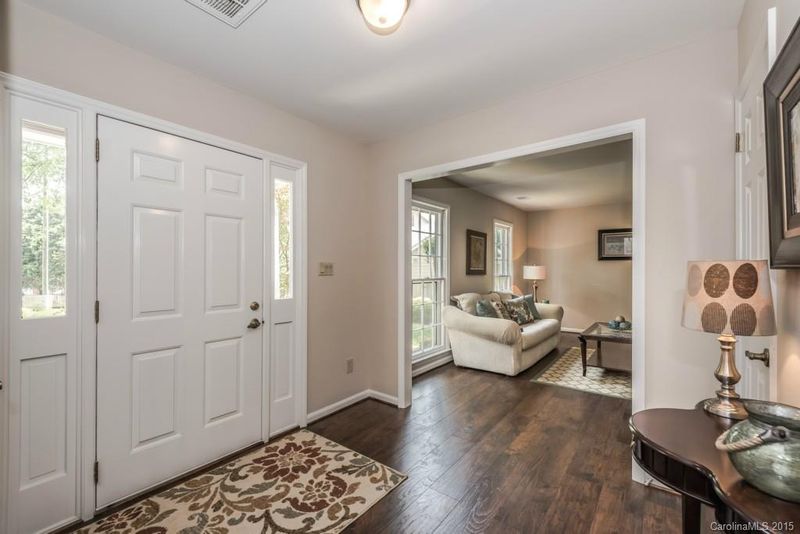 2910 Thorn Tree Ct, Charlotte, NC 28210