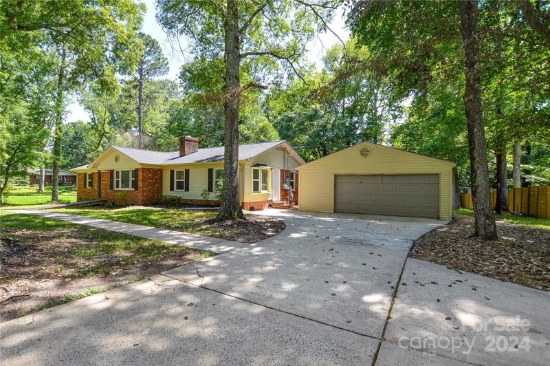 3201 Oscar Dr, Matthews, NC 28105