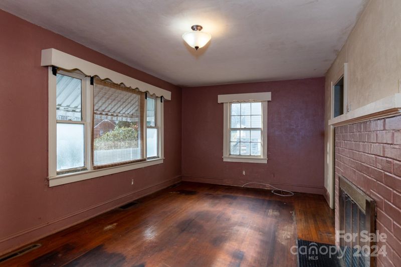306 E Herman St, Newton, NC 28658