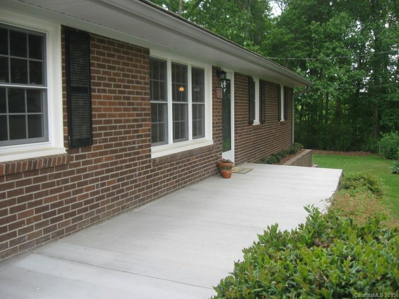 323 Mccall Dr, Bessemer City, NC 28016
