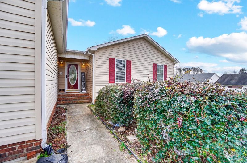 602 Helms Dr, Lowell, NC 28098