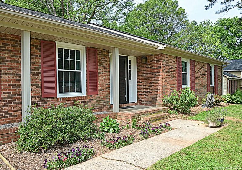 7300 Hillbourn Dr, Charlotte, NC 28212