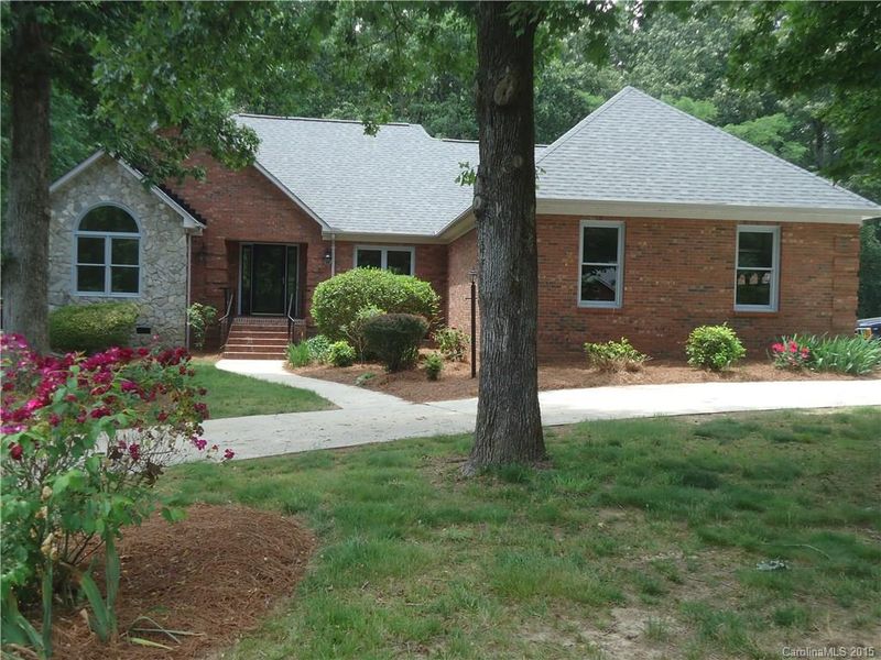 1402 Crown Forest Ln, Monroe, NC 28112