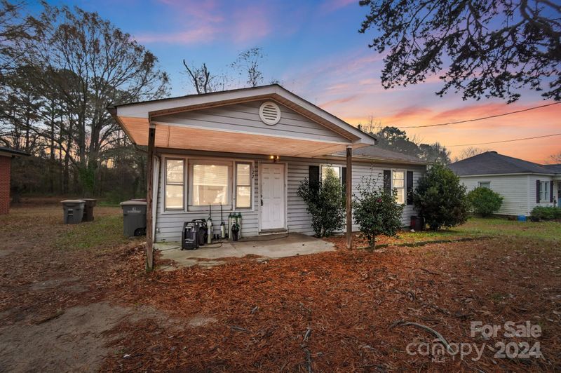 122 Baldwin Ave, Kannapolis, NC 28083