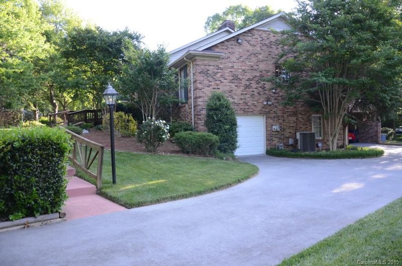 3033 Rustic Ln, Charlotte, NC 28210