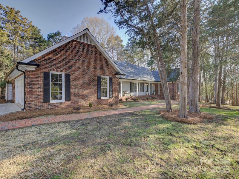 5529 Five Knolls Dr, Charlotte, NC 28226