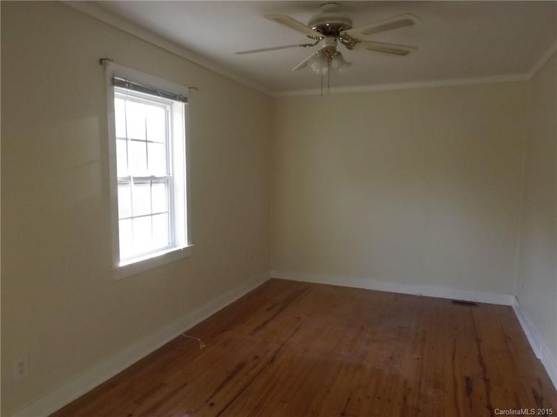 1042 W Laurel Ave, Lancaster, SC 29720
