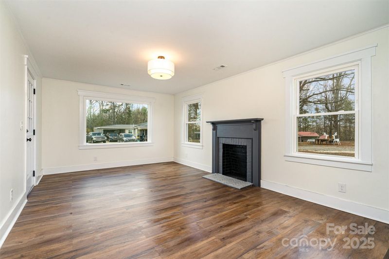 5204 Dellinger Cir, Cherryville, NC 28021