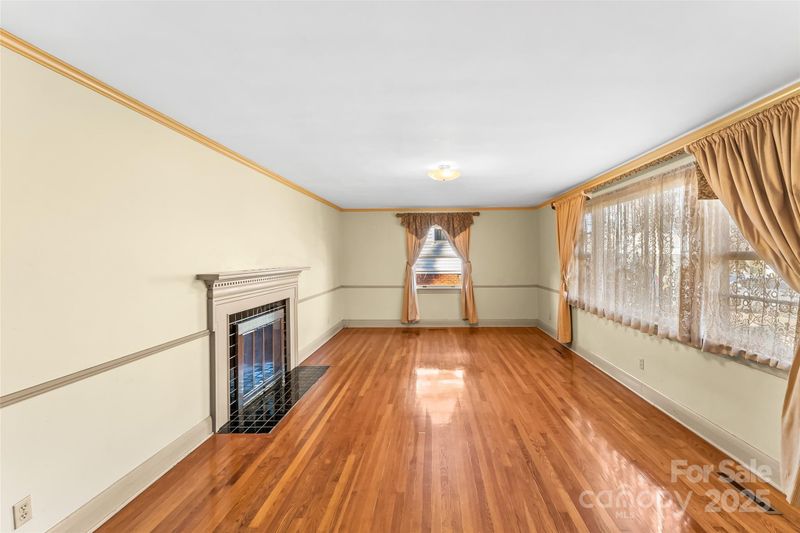 223 W 9th St, Newton, NC 28658