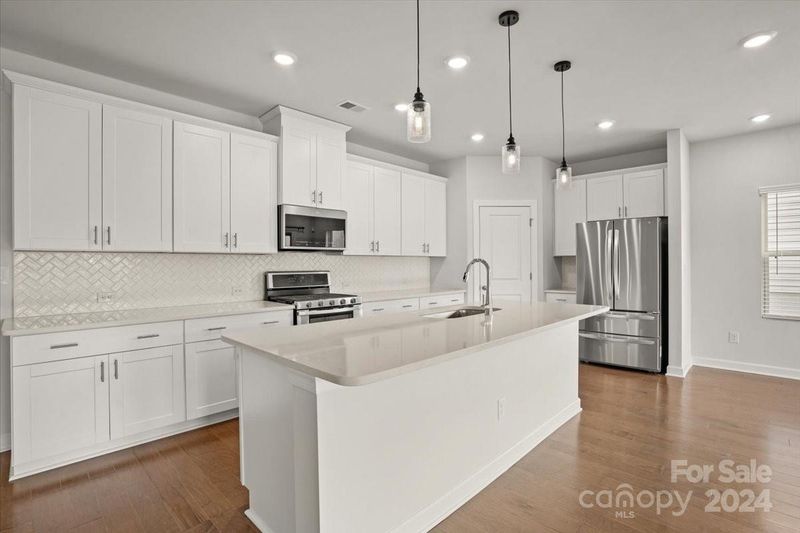 11818 Red Leaf Dr, Charlotte, NC 28215