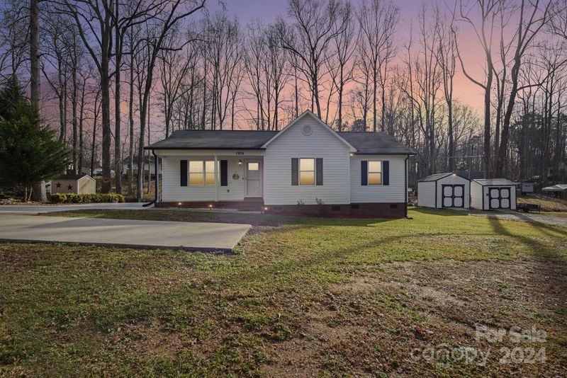 1976 Bost St, Lincolnton, NC 28092