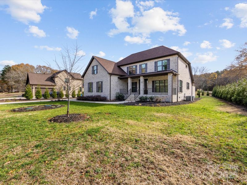 719 Greenbriar Dr, Matthews, NC 28104