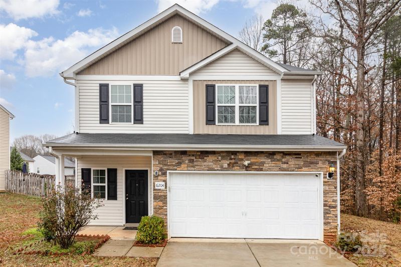 6204 Springbeauty Dr, Charlotte, NC 28227
