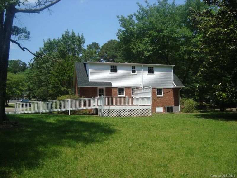 1025 Meadow Dr, Lancaster, SC 29720